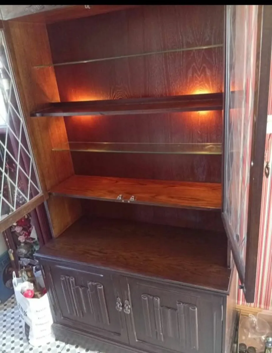 Cabinet - Image 1