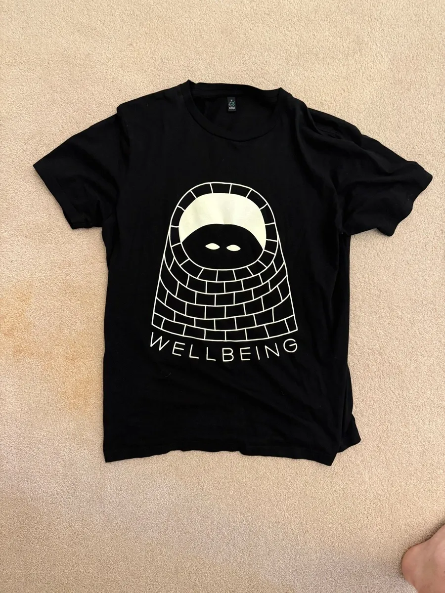 Men’s Medium Black funny “well being” t shirt