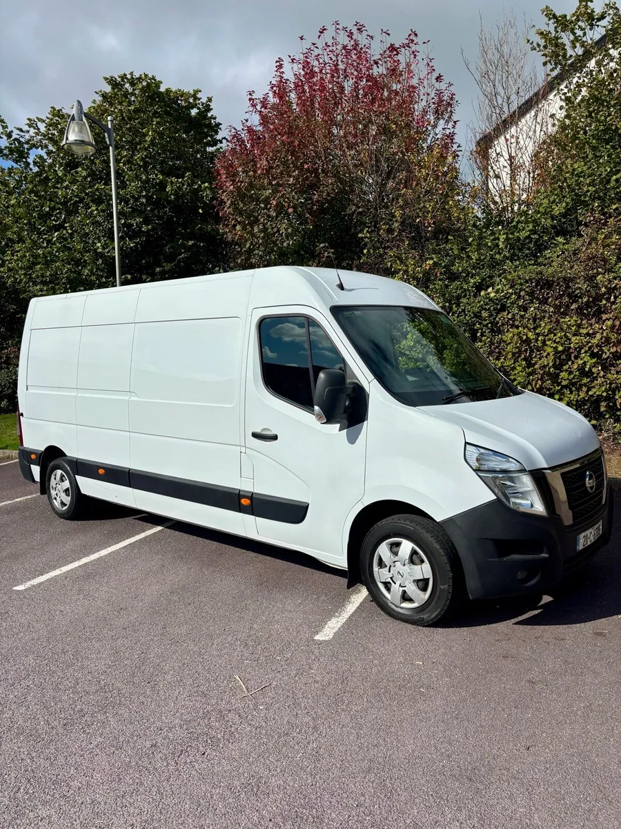 2021 Nissan NV400 - Image 1