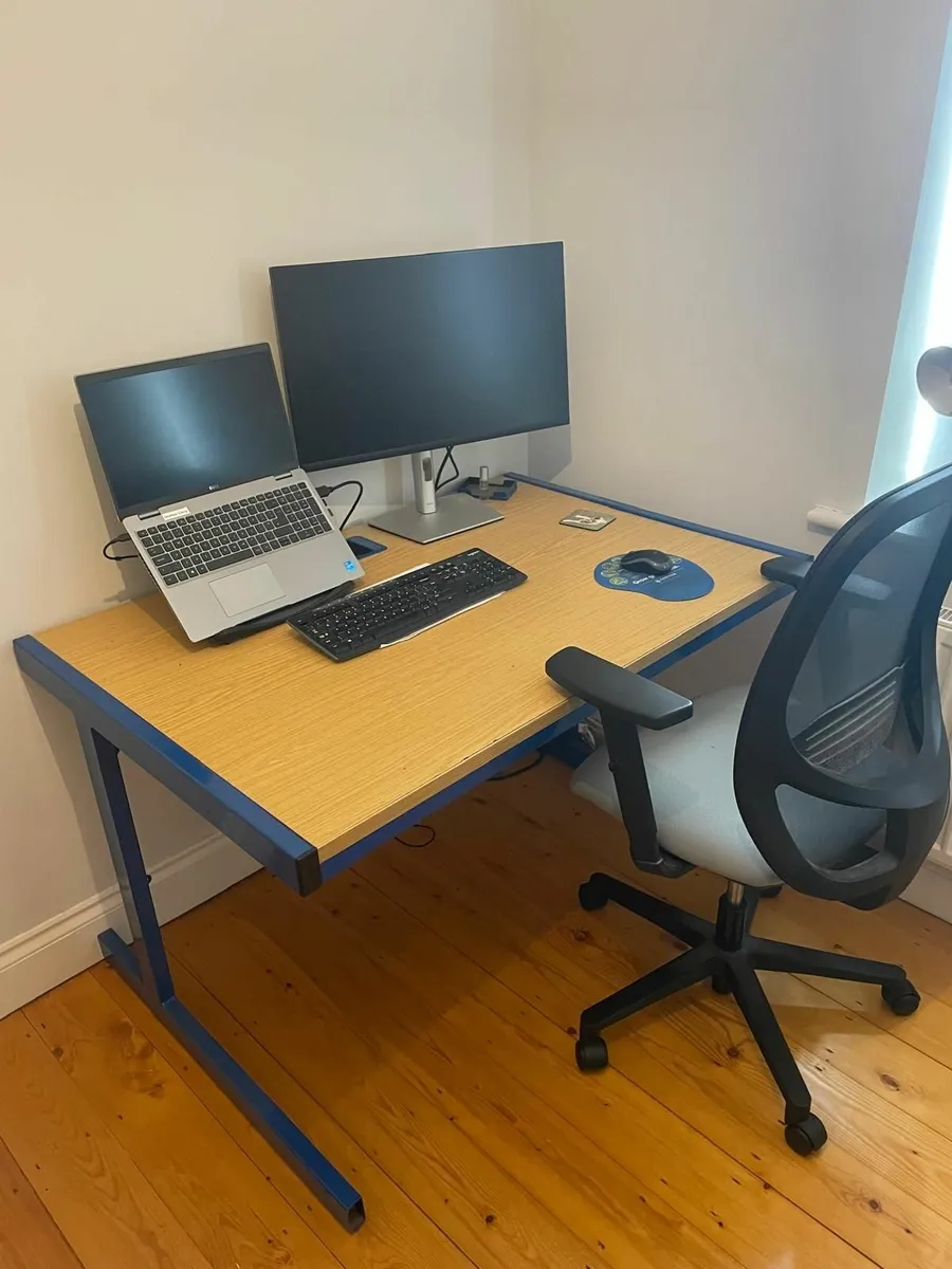 Office desk - Image 1