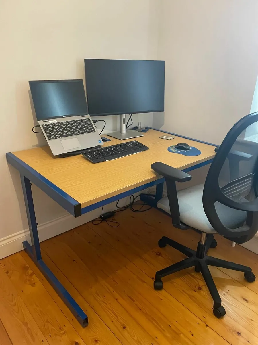 Office desk - Image 2