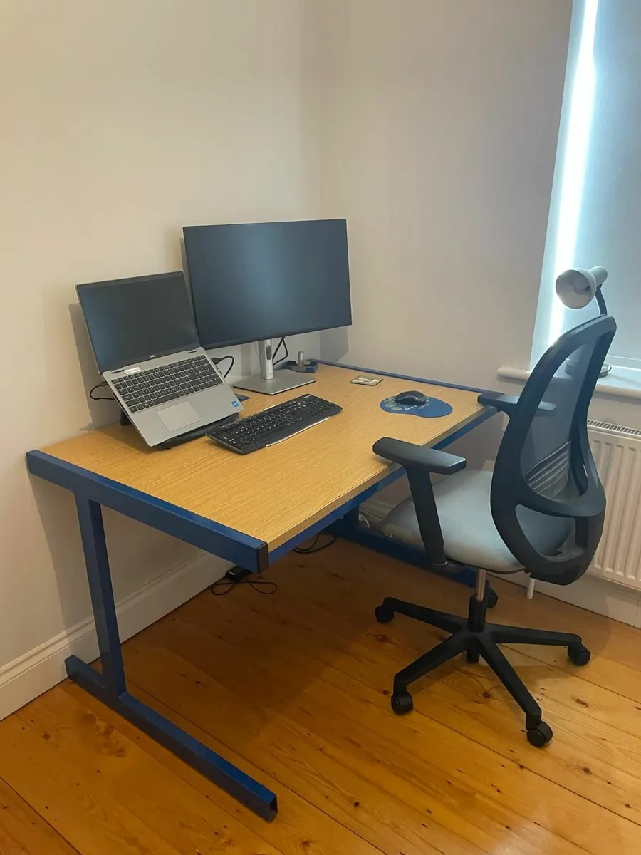 Office desk - Image 3