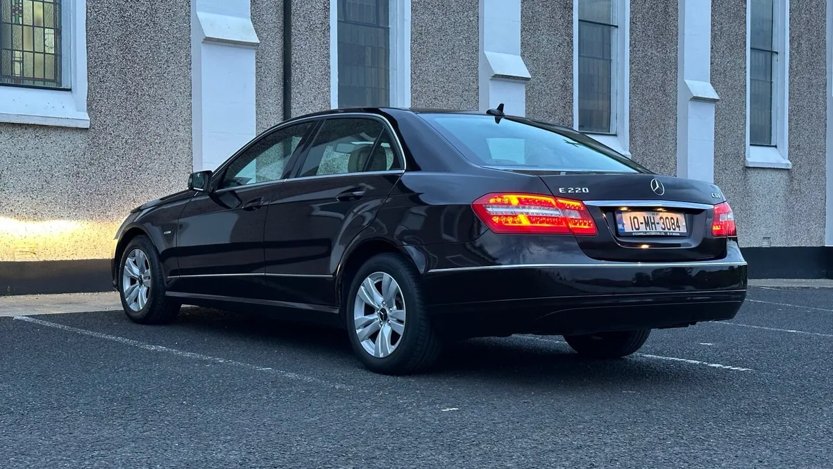 Mercedes-Benz E-Class 2010 - Image 1