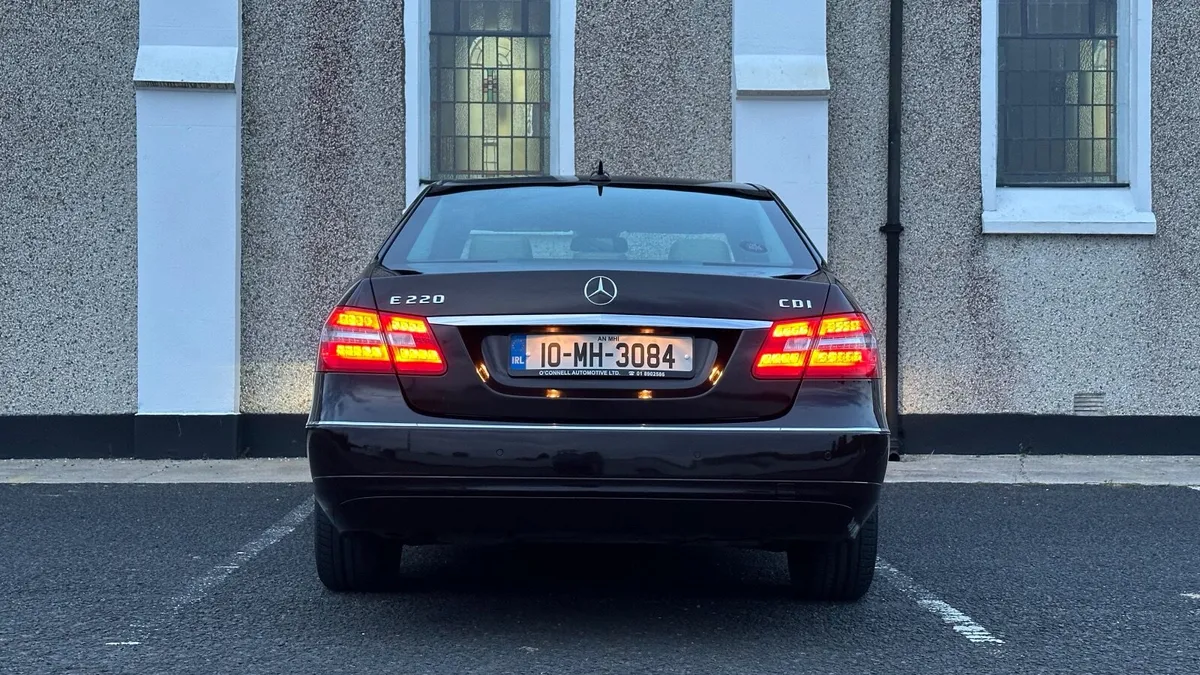 Mercedes-Benz E-Class 2010 - Image 2
