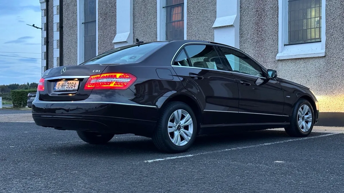 Mercedes-Benz E-Class 2010 - Image 3
