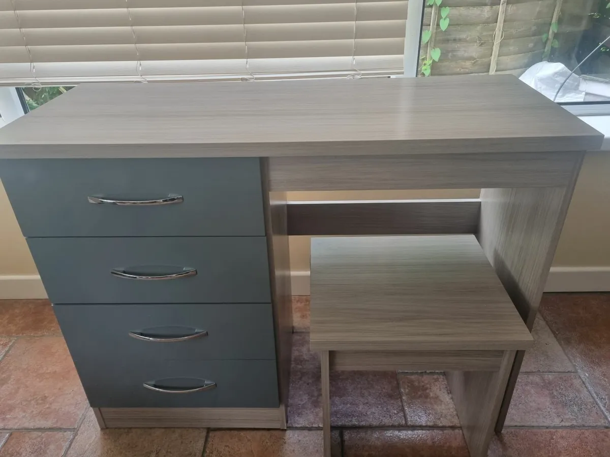 Computer desk - Image 3