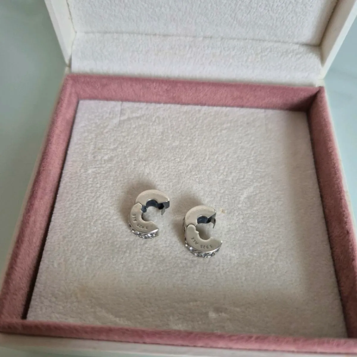 Pandora sparkly charm clips perfect condition full - Image 1