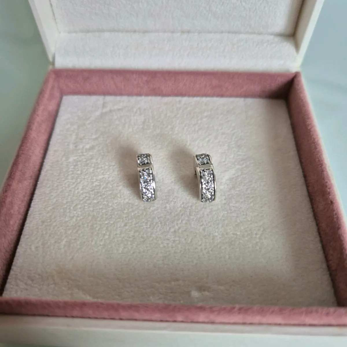 Pandora sparkly charm clips perfect condition full - Image 2