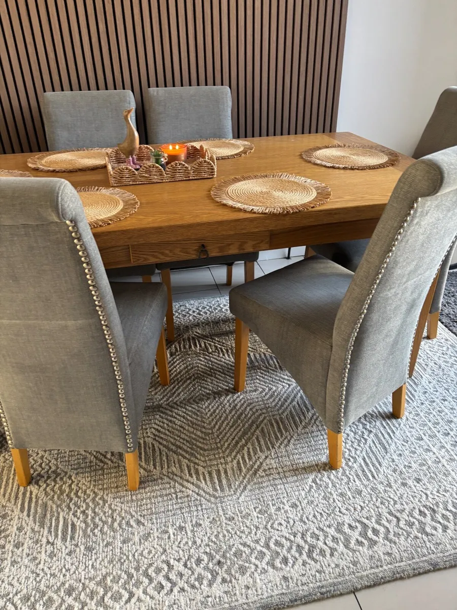 Table & 6 chairs - Image 3
