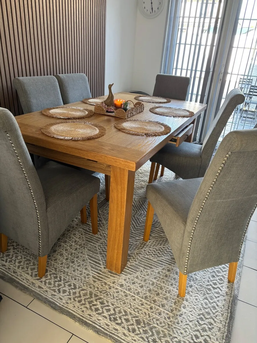 Table & 6 chairs - Image 4