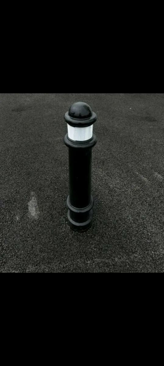 Bollards ( lighthouse)