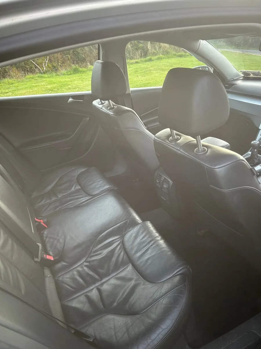 09 2L Passat - Image 2