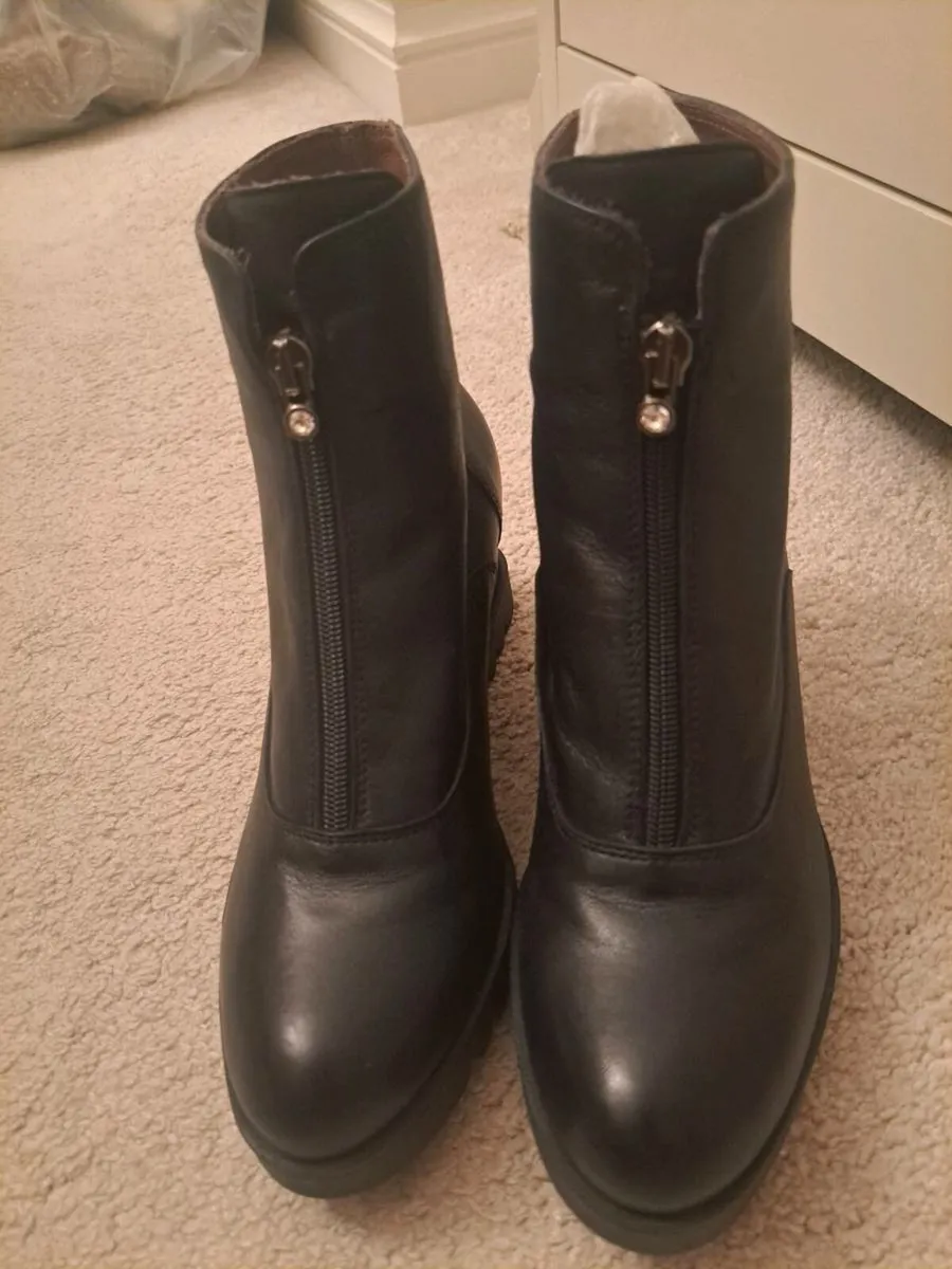 Boots - Image 1