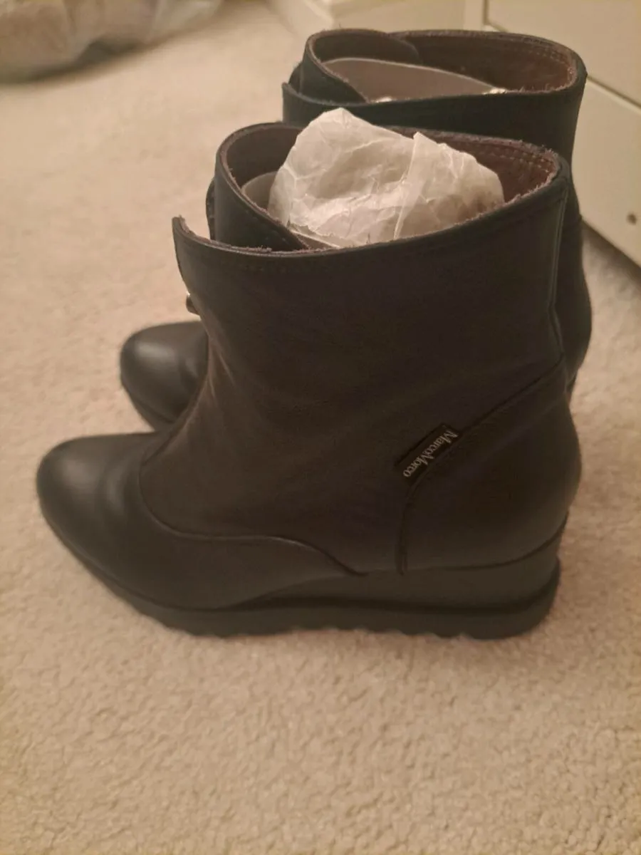 Boots - Image 2