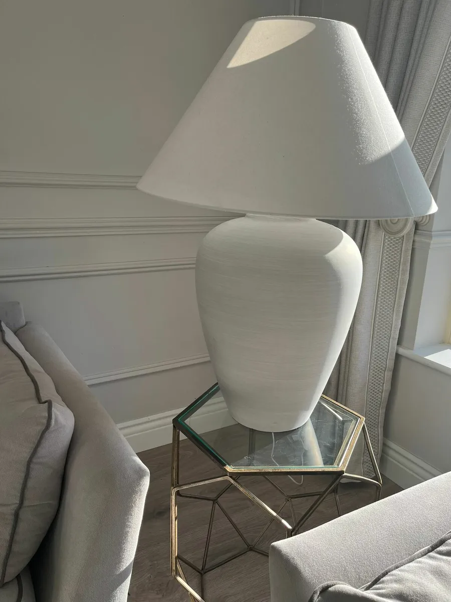ANTIQUE GOLD PLATONIC LAMP TABLE - Image 1