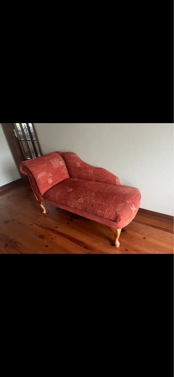 6 chairs , chaise lounge, iron board and cover - Image 3