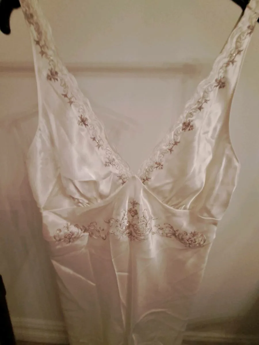 Nightwear - Image 2
