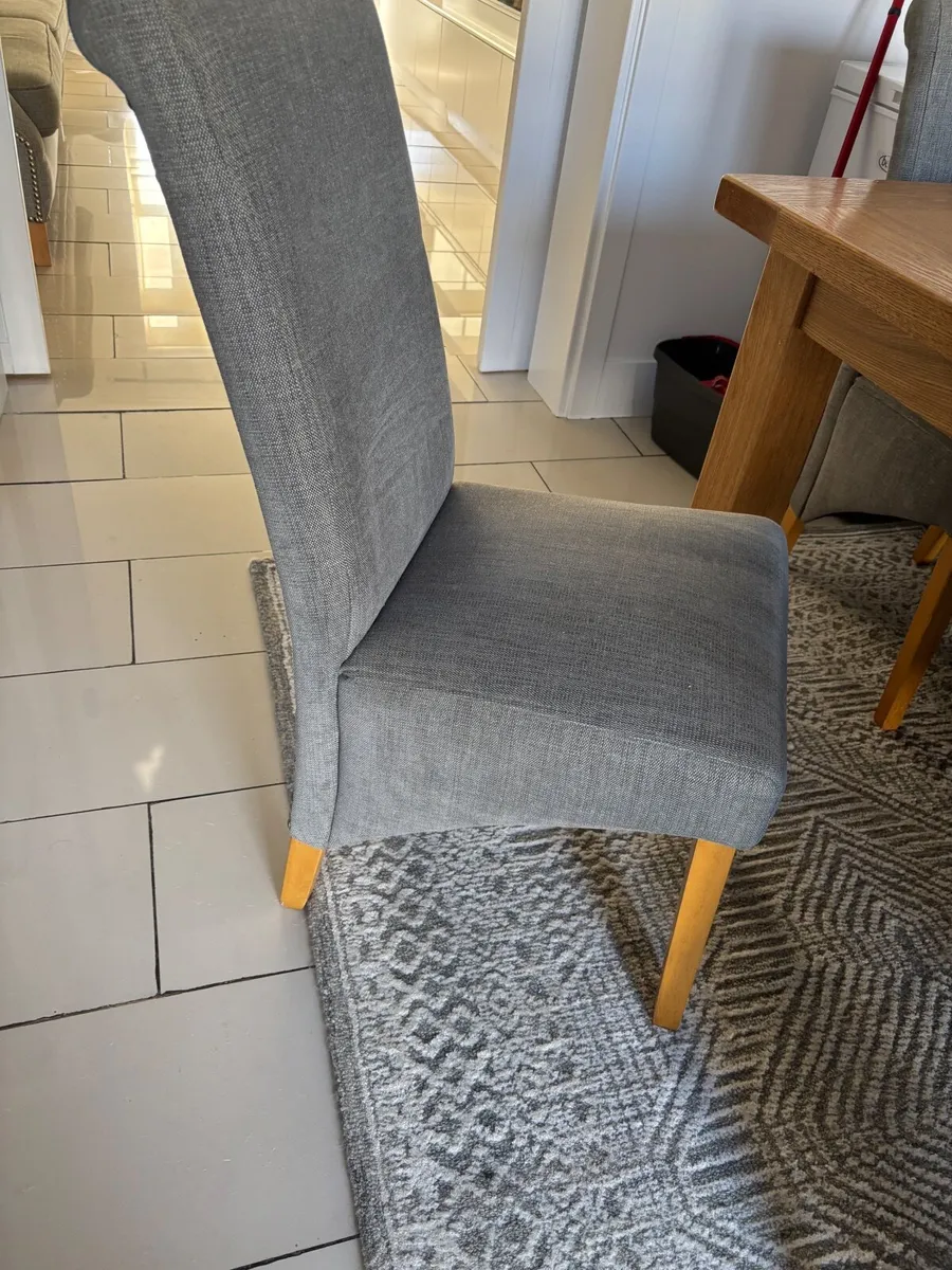 Table & 6 chairs - Image 2