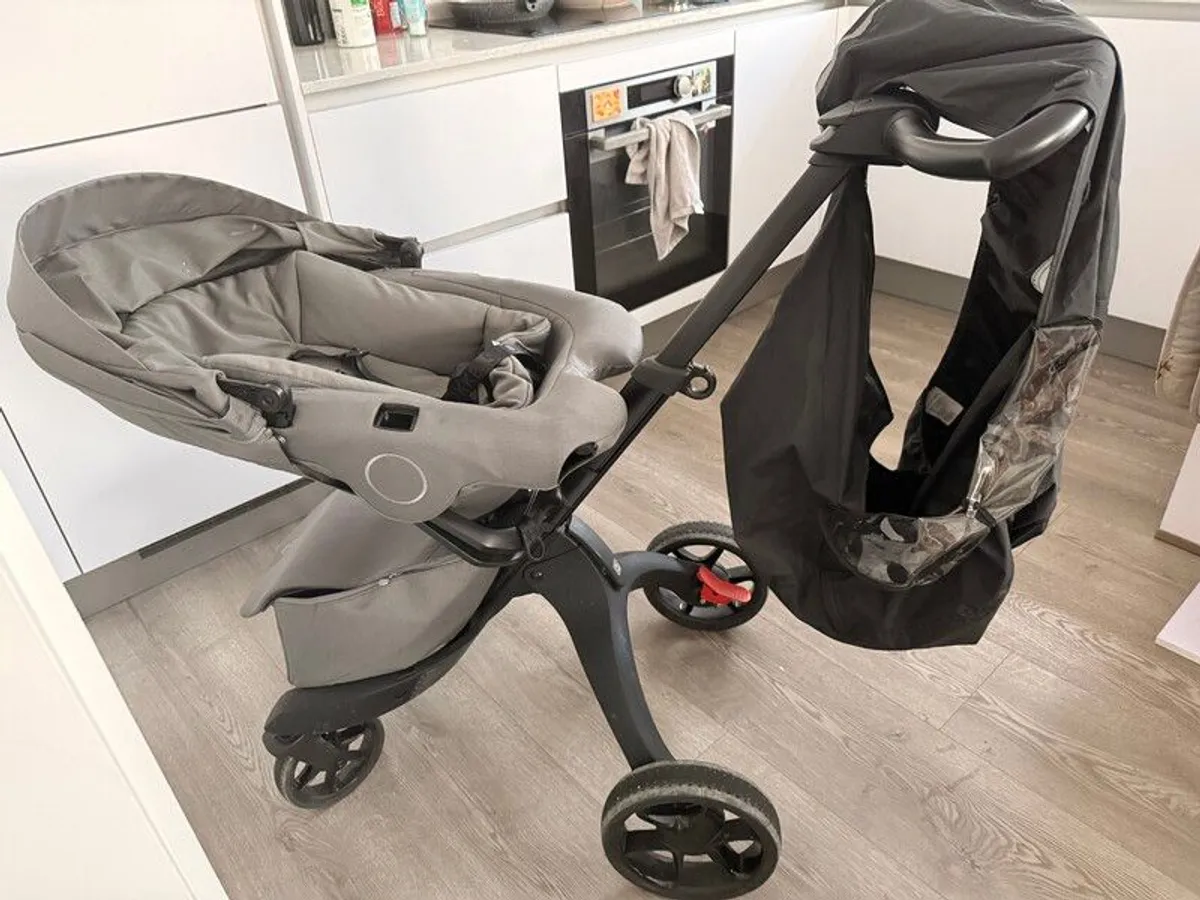 Amazing Stokke Xplory Pram and Travel Set - Only 200 EUR! - Image 2
