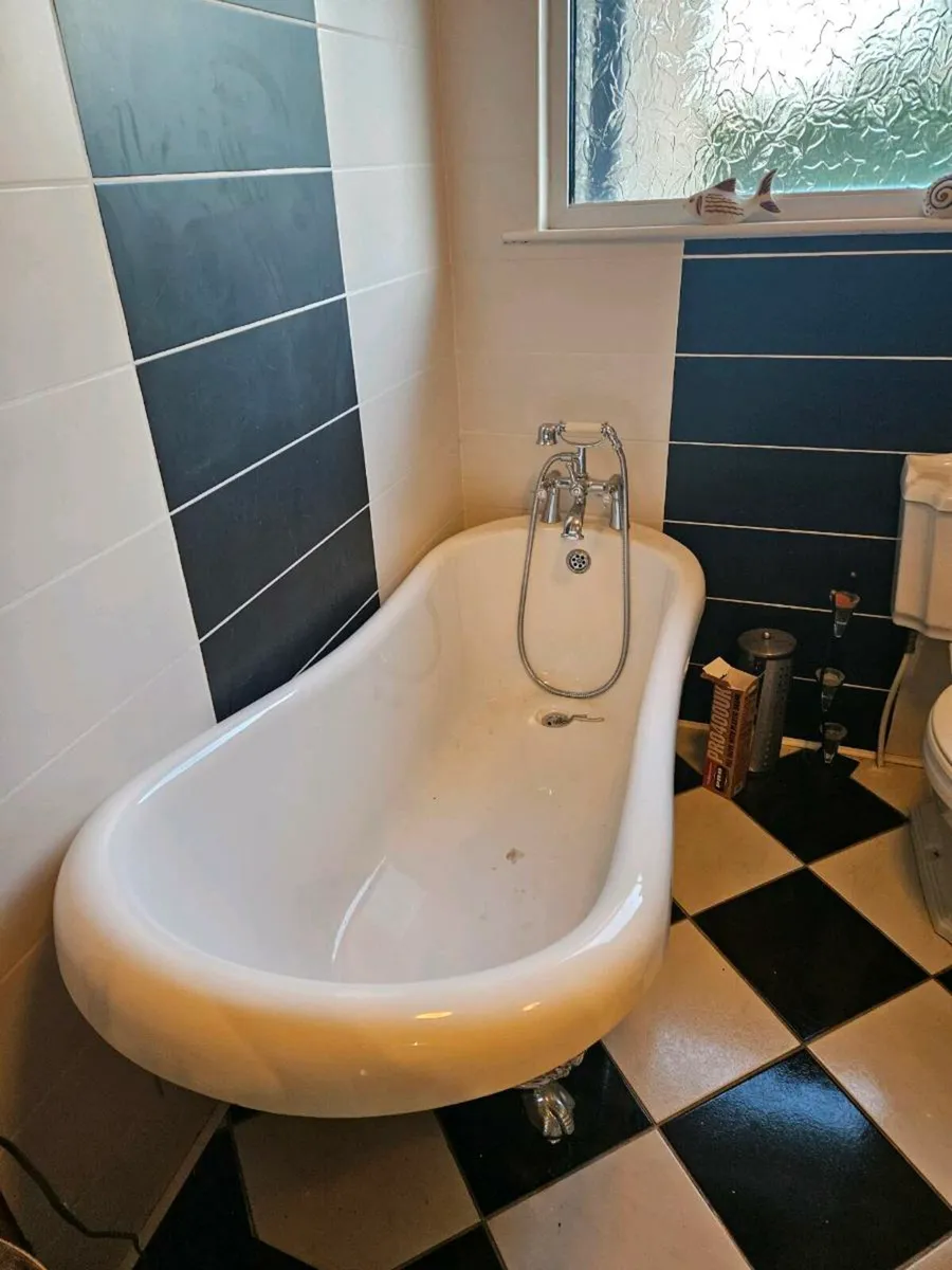 Clawfoot Bathtub - Image 3