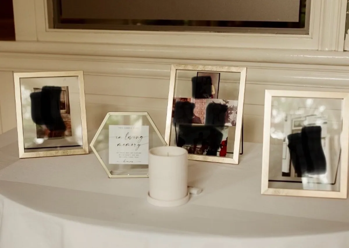 Timeless gold frames & trays - Image 1