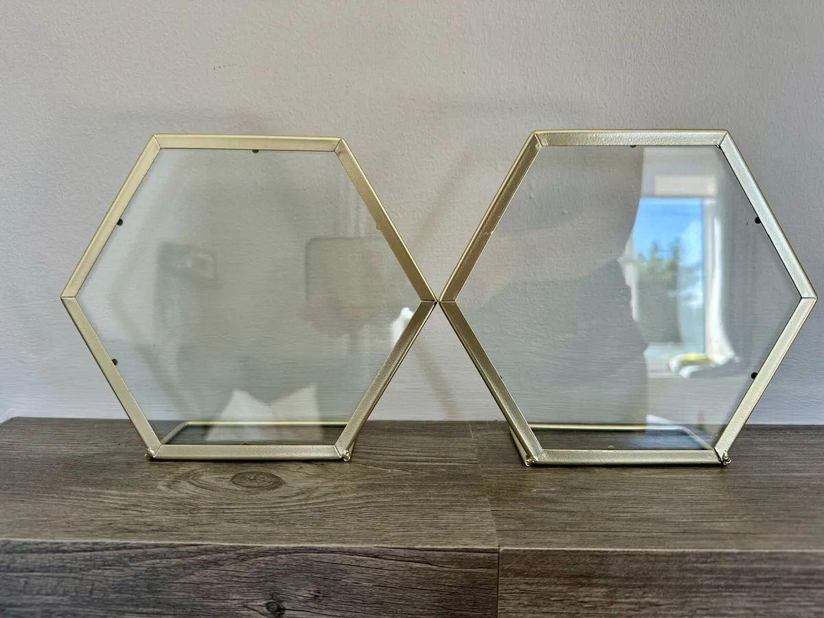 Timeless gold frames & trays - Image 3