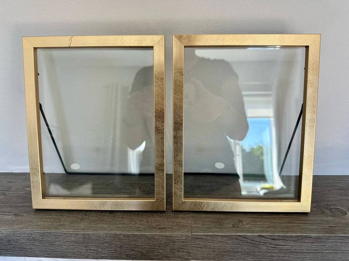 Timeless gold frames & trays - Image 4