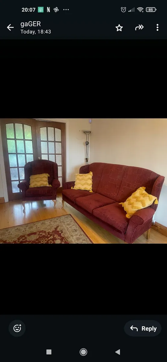 Suite of furniture - Image 1