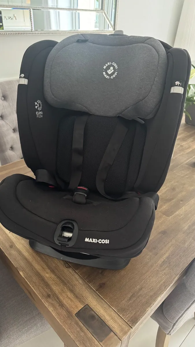 Maxi Cosi Titan Car seat black - Image 2