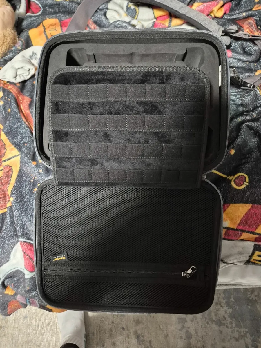Nintendo switch bag+ 2 games - Image 1