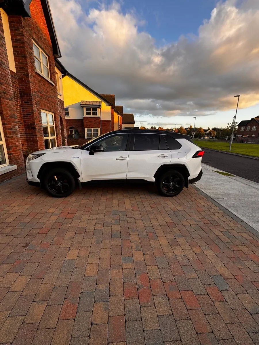 Toyota RAV4 Sport Hybrid - Image 2
