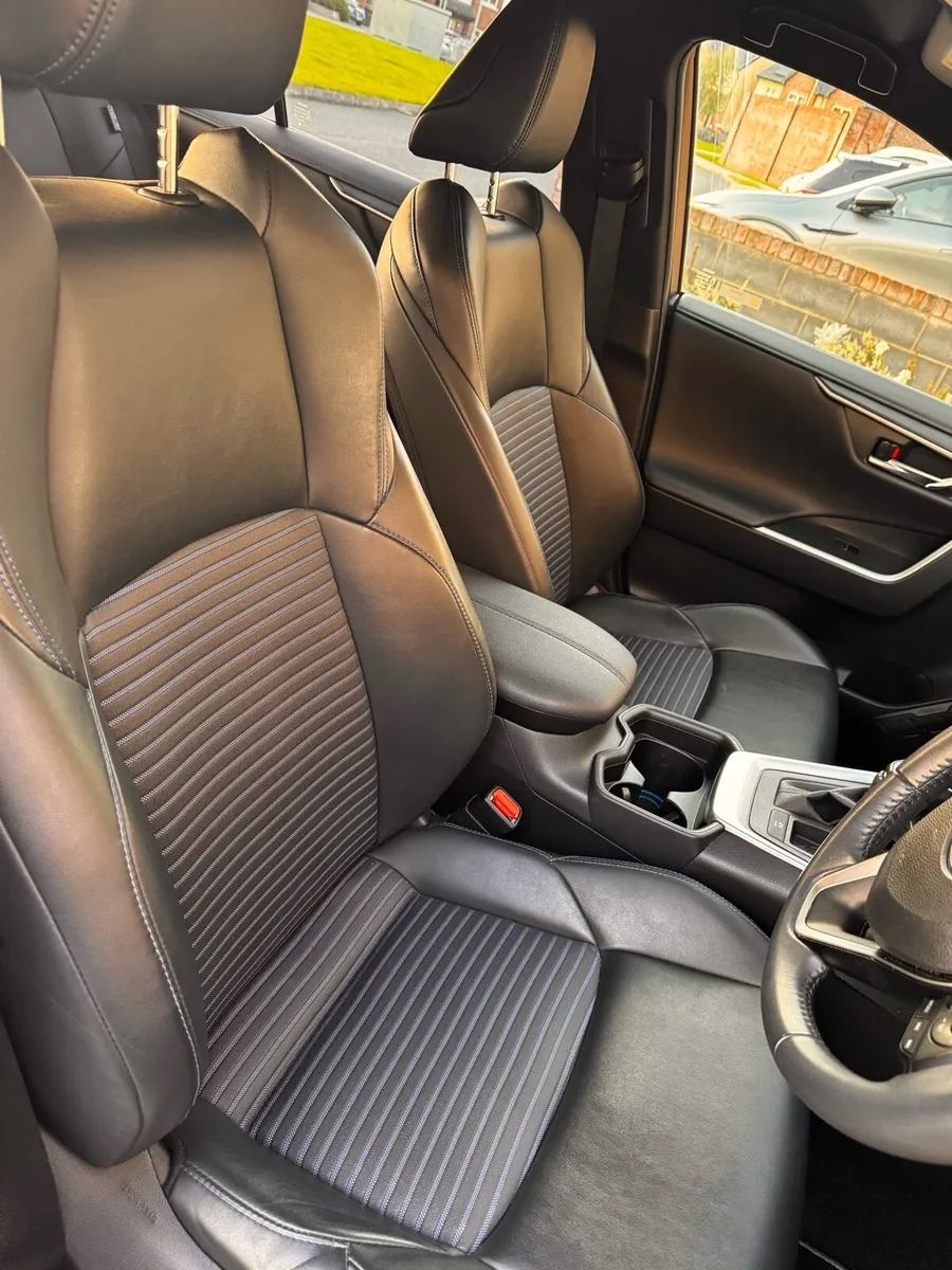 Toyota RAV4 Sport Hybrid - Image 3