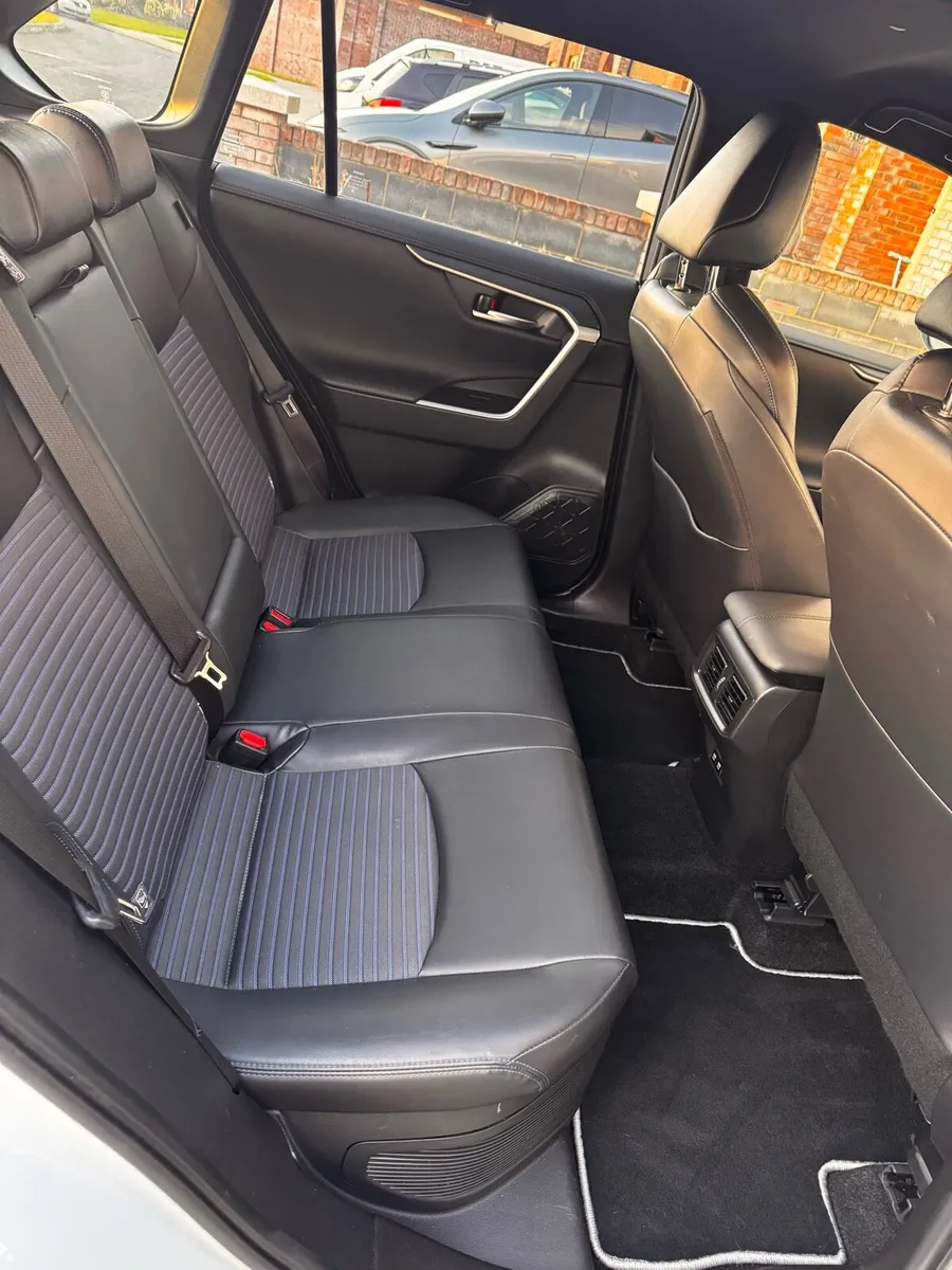 Toyota RAV4 Sport Hybrid - Image 4