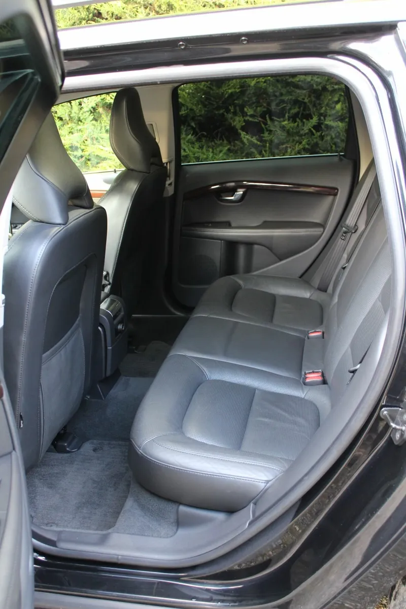 Volvo V70 2013 - Image 2