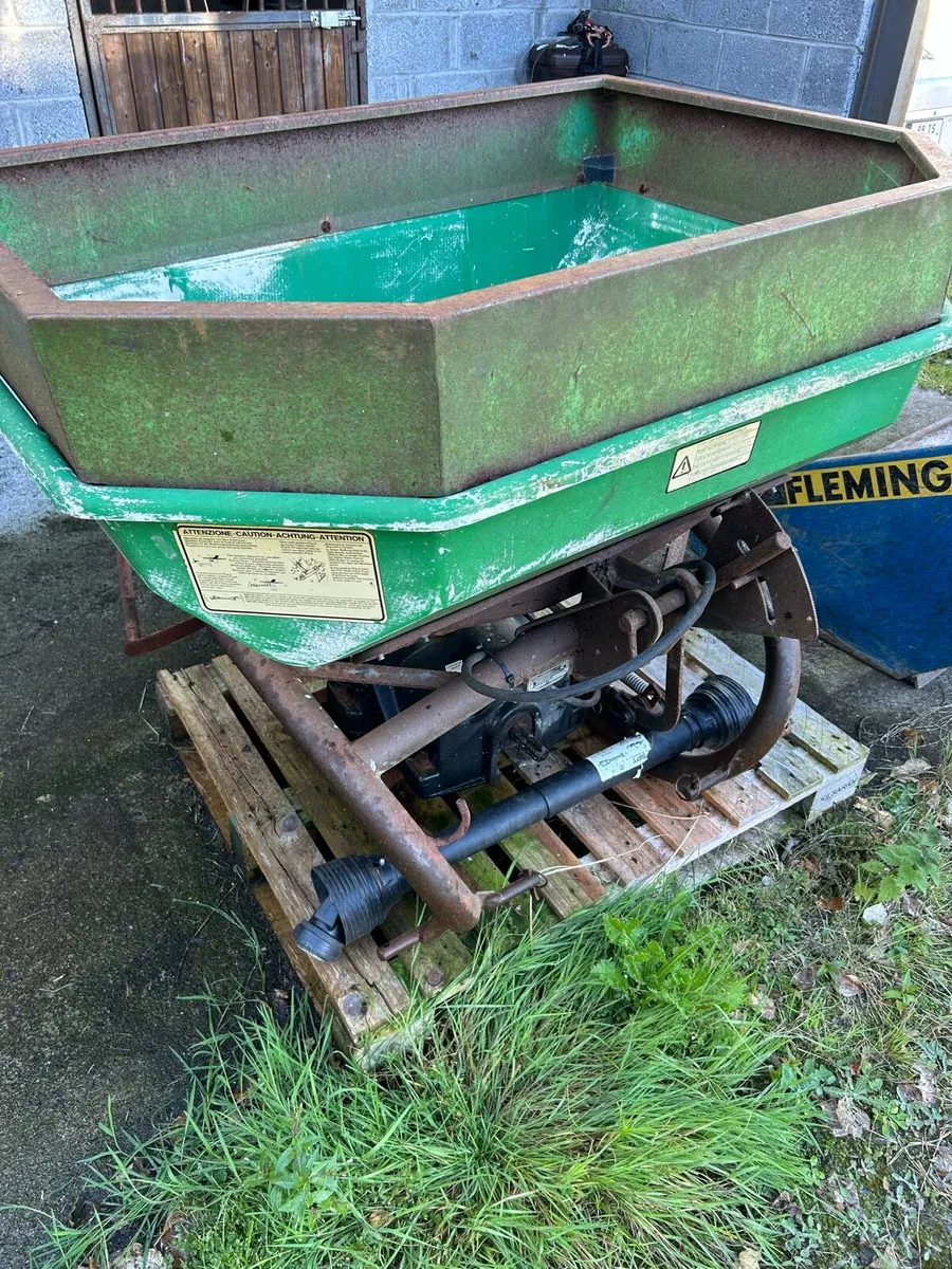 Manure spreader - Image 1