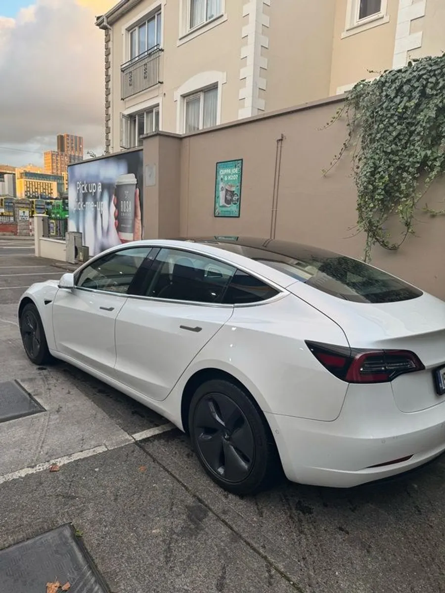 2019 Tesla Model 3 - Image 2