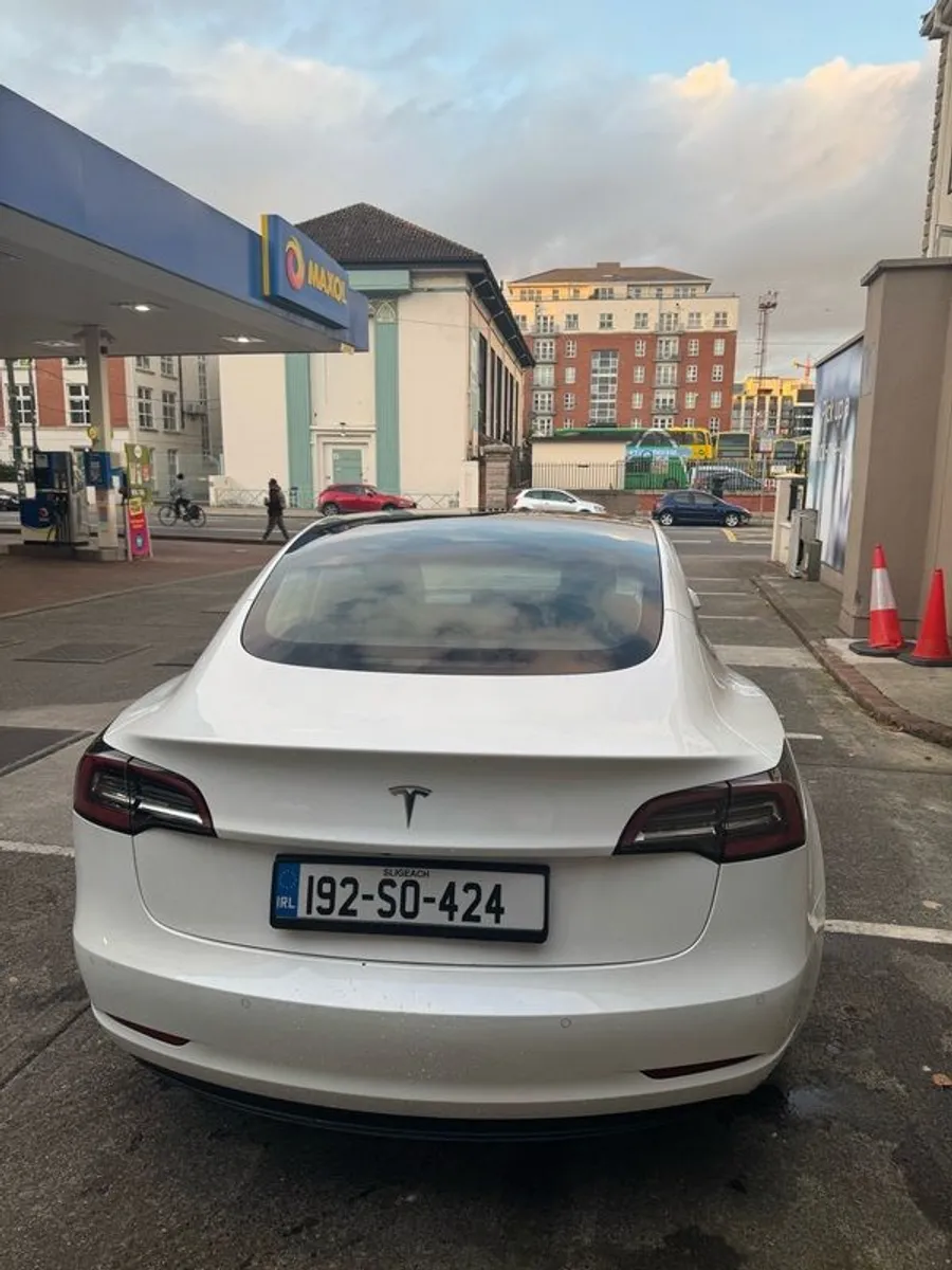 2019 Tesla Model 3 - Image 3
