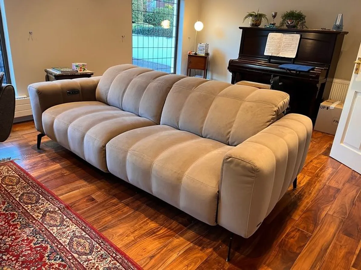 natuzzi editions 3 seater reclining contemporary sofa - Image 3