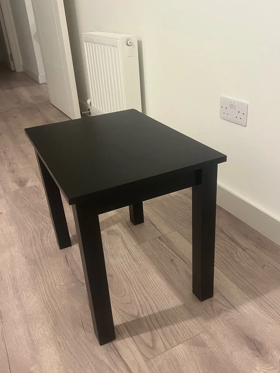 Black side table - Image 1