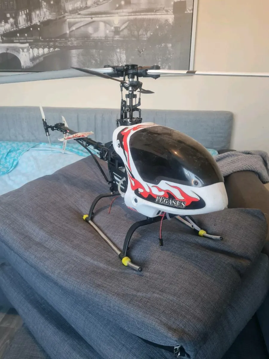 Rc helicopter - Image 1