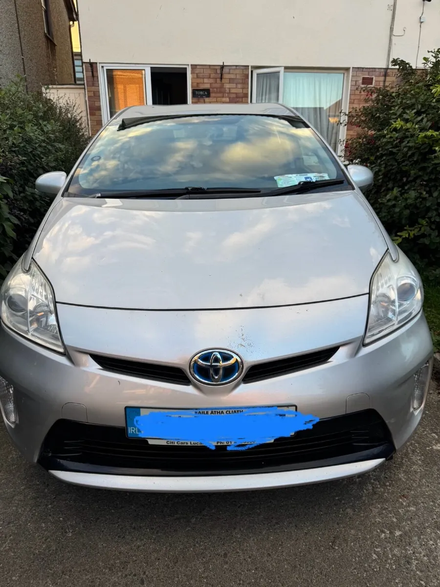 Toyota Prius 2015 - Image 2