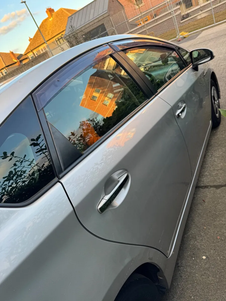 Toyota Prius 2015 - Image 3