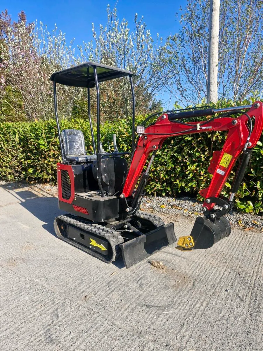 Mini digger - Image 1