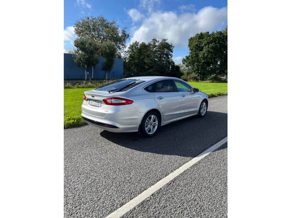 Ford Mondeo TITANIUM 1.5 TD 120PS 6SPEED 4DR - Image 4