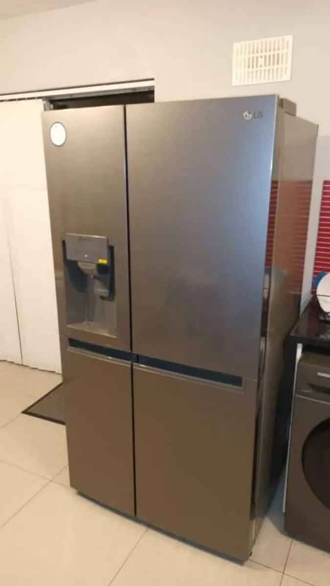 LG American Fridge Freezer - Excellent Condition (3y old) - Image 3