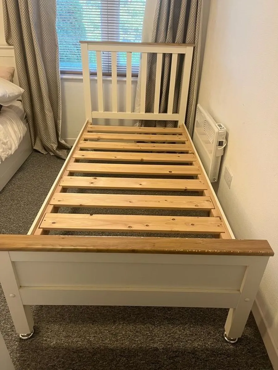Oak/off white single bed - Image 1