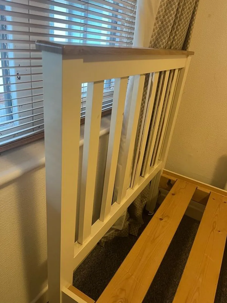 Oak/off white single bed - Image 2