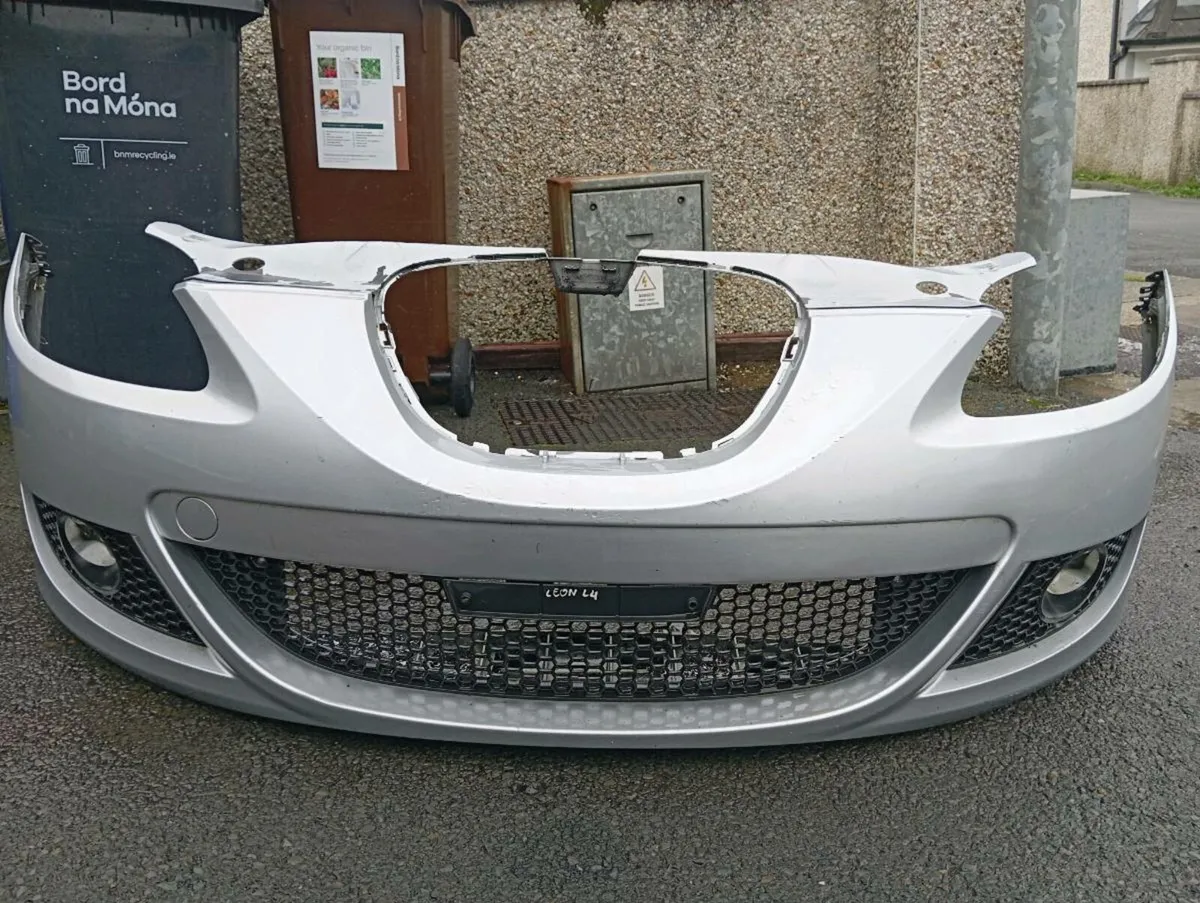 seat leon front bumper - Image 1