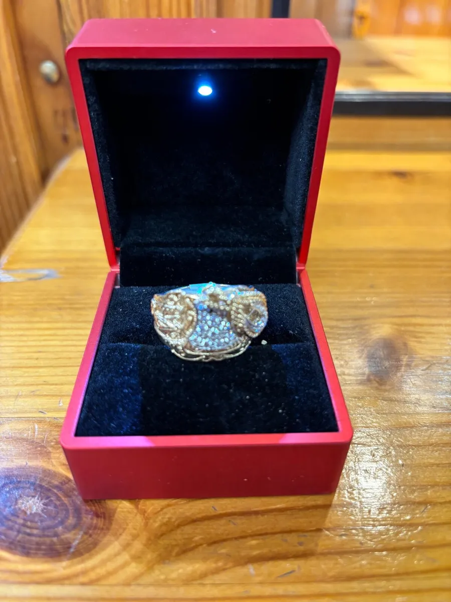 Gold ring - Image 1