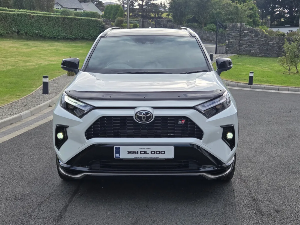 2025 TOYOTA RAV 4 GR SPORT - Image 2